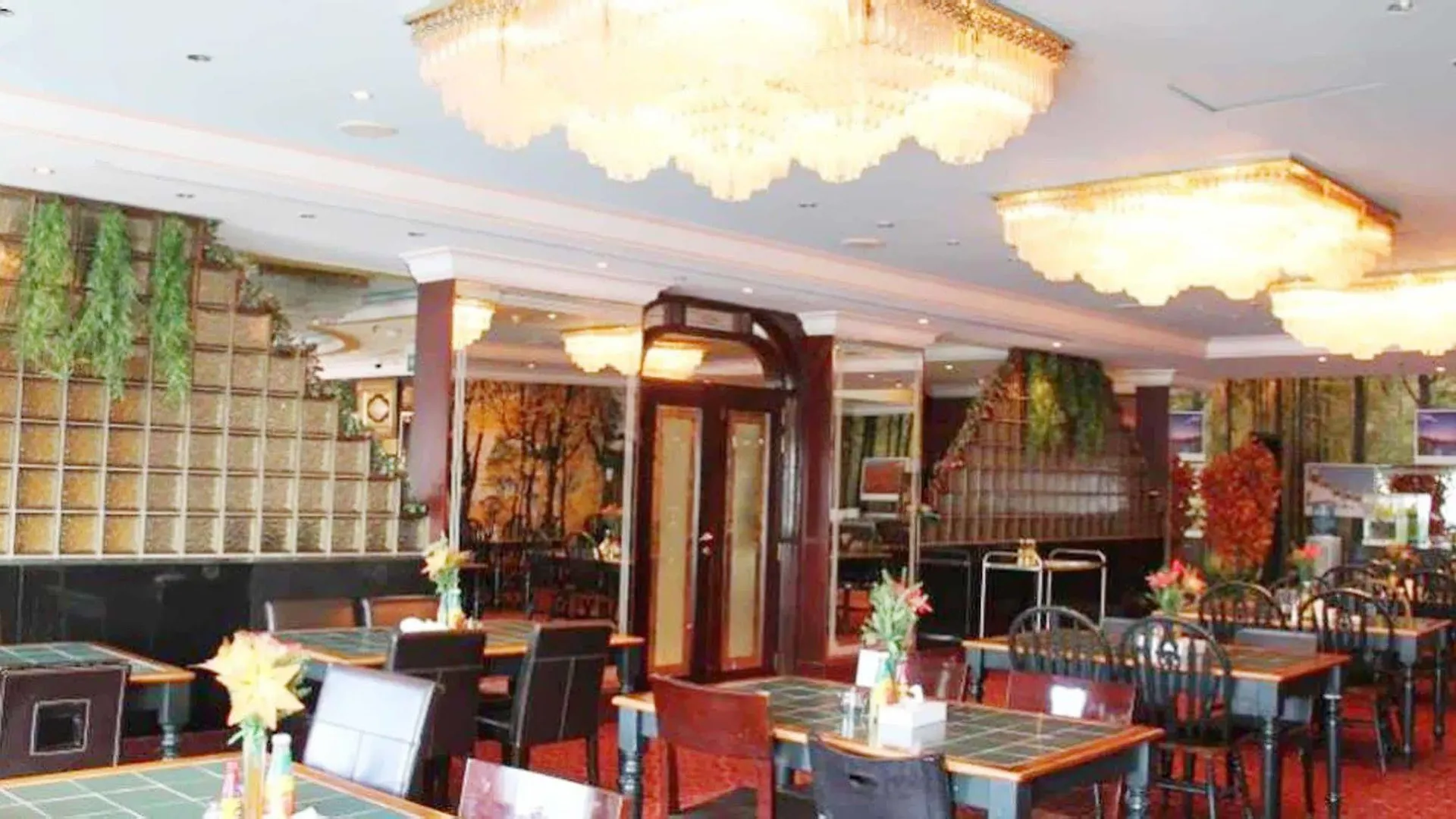 Royal Garden Hotel Dubai 2*,